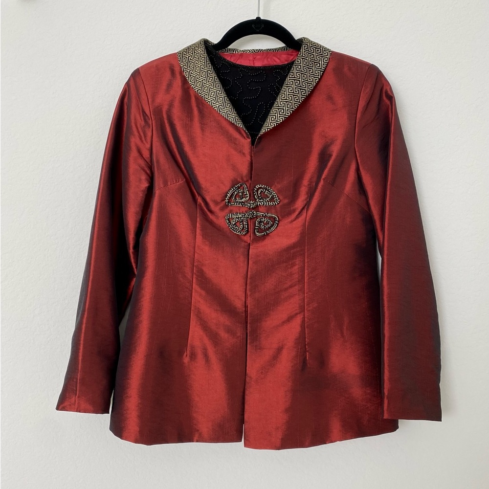 Rich burgundy top with knots decorated closure and contrast collar.